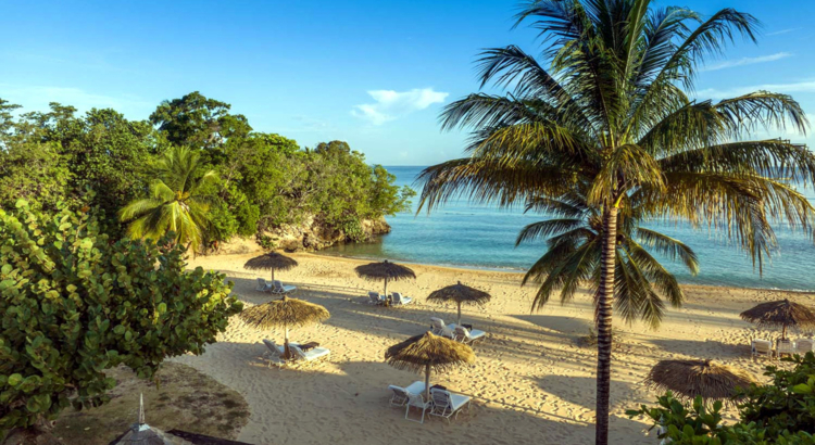Jamaika Ocho Rios Jamaica Inn Strand Palmen Foto JTB.jpg