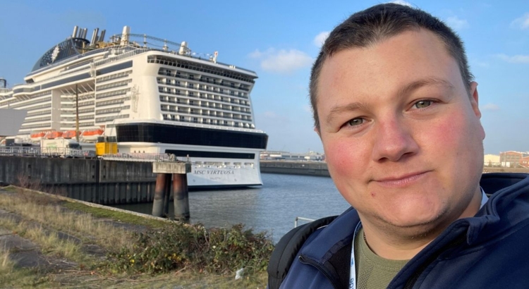 Vitt Dennis Foto Cruisify