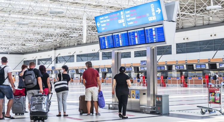 Türkei Antalya Flughafen Foto iStock Sergey Dolgikh