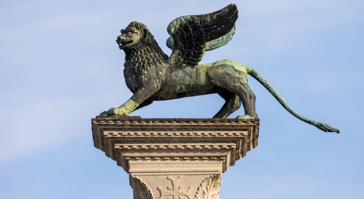 Italien Venedig Markusplatz Löwe Foto iStock Chris Dorney