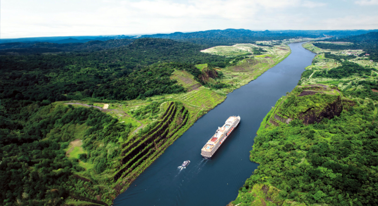 Holland America Line Panamakanal.jpg