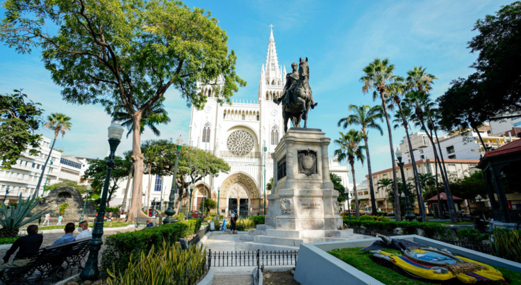 LF_Guayaquil_Kathedrale_Ecuador_andres-medina-FzSqRiHtK5s-unsplash.jpg
